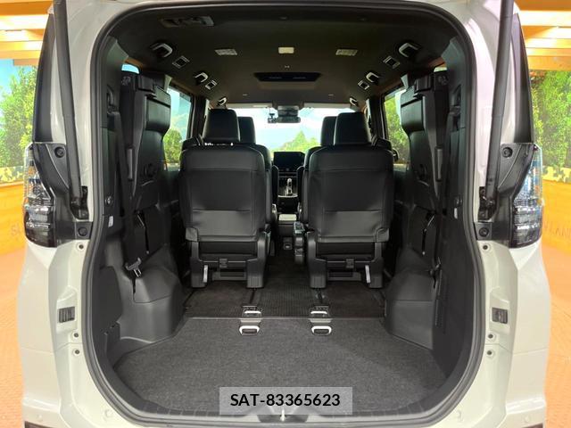 Toyota VOXY 2024-12 8547217-12