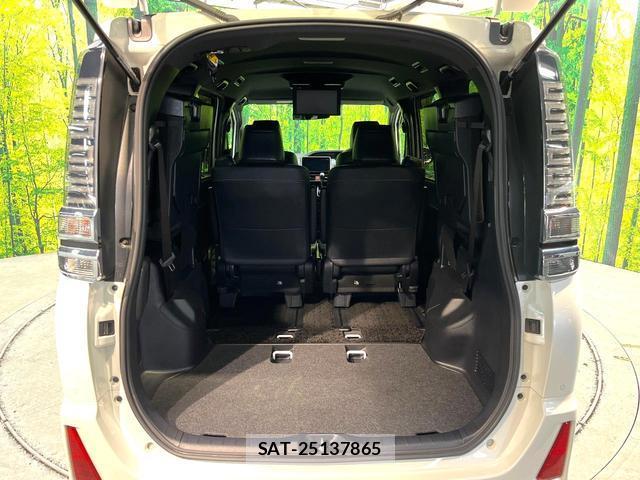 Toyota VOXY 2021-04 8547448-10