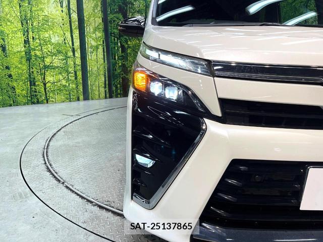 Toyota VOXY 2021-04 8547448-12