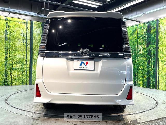 Toyota VOXY 2021-04 8547448-15