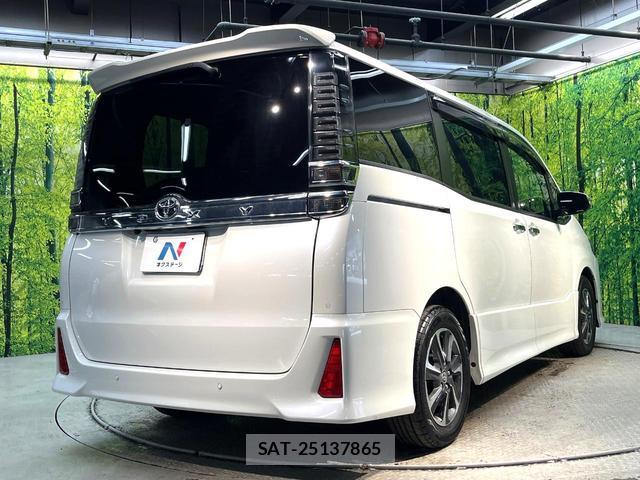 Toyota VOXY 2021-04 8547448-17