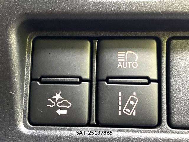 Toyota VOXY 2021-04 8547448-6