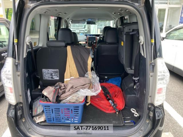 Toyota VOXY 2013-09 8547576-11