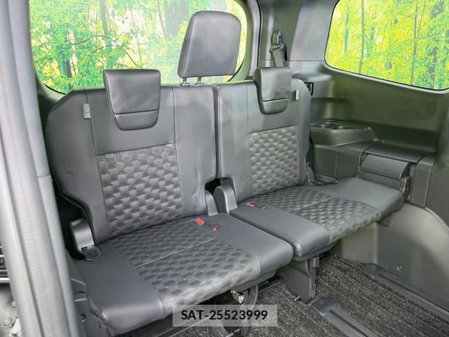 Toyota VOXY 2025-03 8547677-9