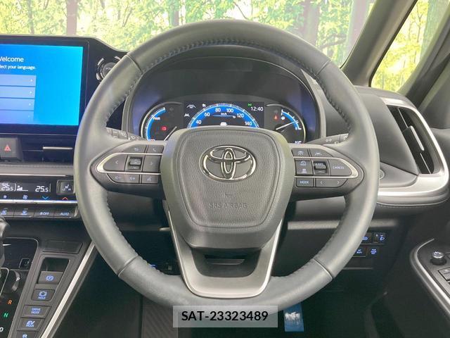 Toyota VOXY 2025-10 8547696-11