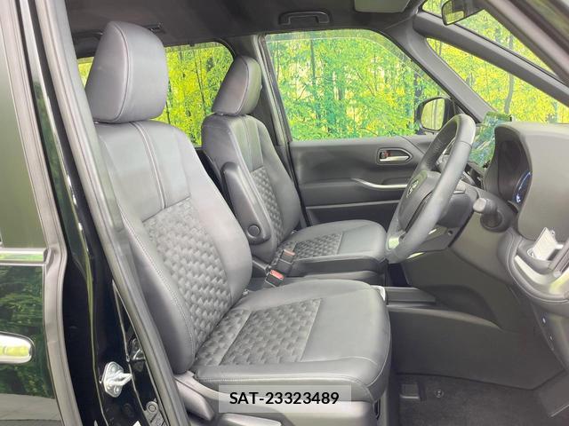 Toyota VOXY 2025-10 8547696-7