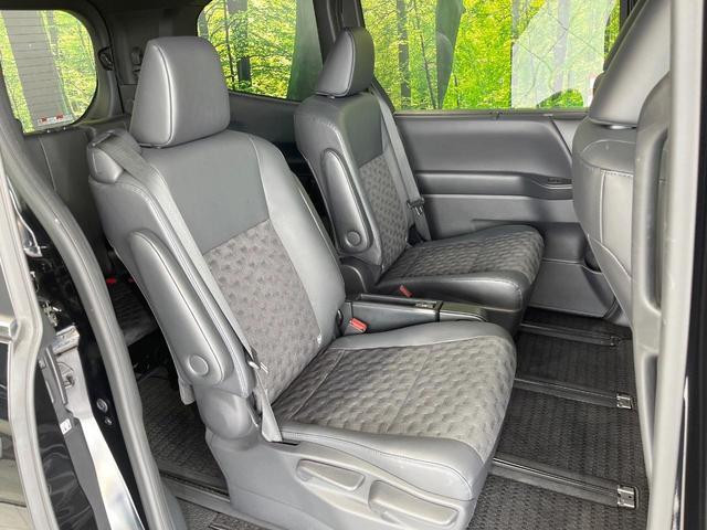 Toyota VOXY 2022-10 8547714-10