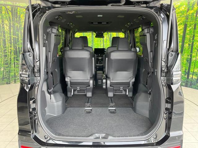 Toyota VOXY 2022-10 8547714-12