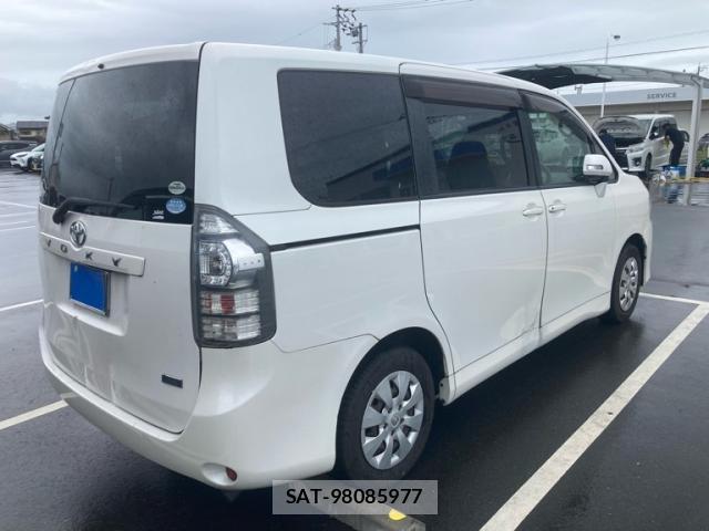 Toyota VOXY 2010-09 8548016-1
