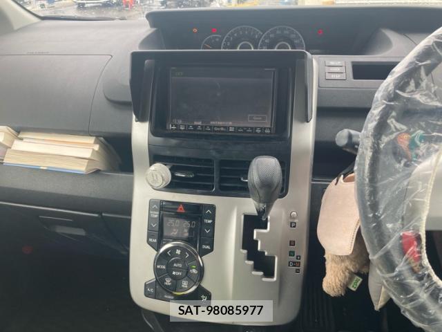 Toyota VOXY 2010-09 8548016-13