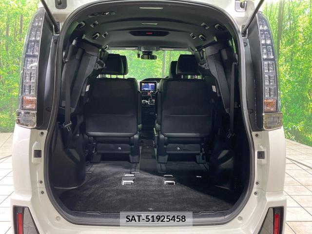 Toyota VOXY 2017-02 8548084-11