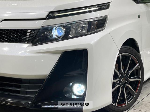 Toyota VOXY 2017-02 8548084-12