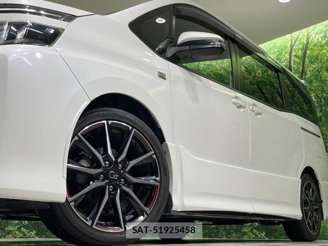 Toyota VOXY 2017-02 8548084-13