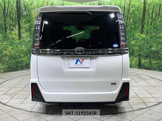 Toyota VOXY 2017-02 8548084-15