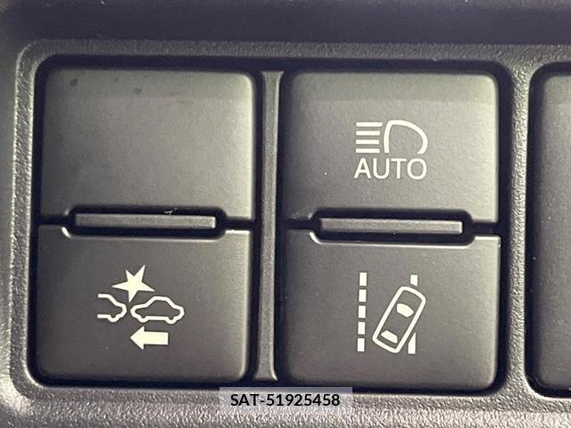 Toyota VOXY 2017-02 8548084-5