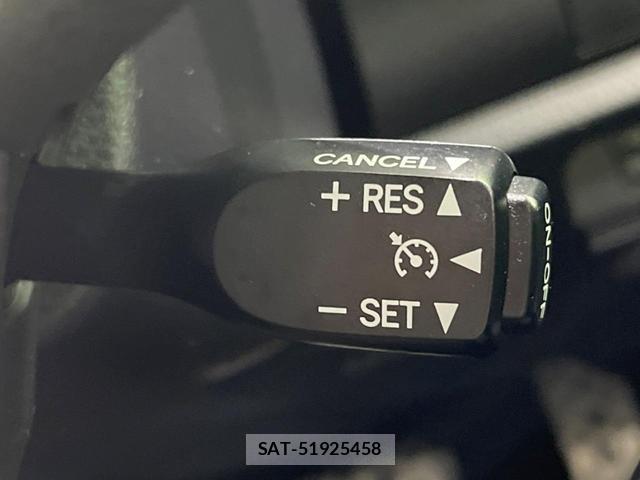 Toyota VOXY 2017-02 8548084-6