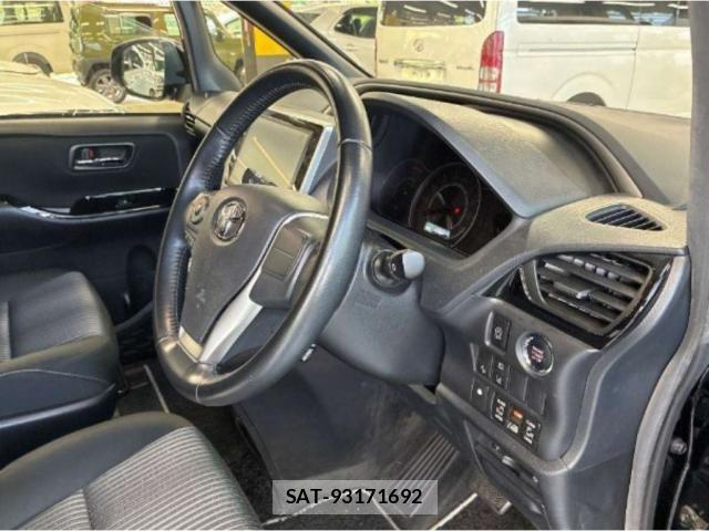 Toyota VOXY 2018-03 8548249-2
