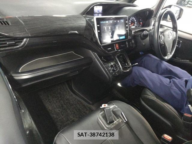 Toyota VOXY 2017-10 8548288-2