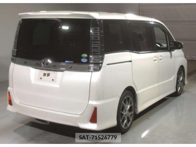 Toyota VOXY 2018-03 8548366-1