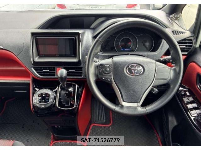 Toyota VOXY 2018-03 8548366-2