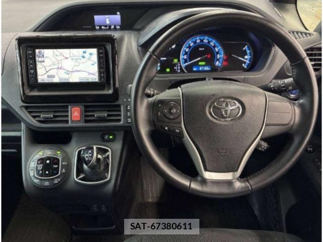 Toyota VOXY 2014-04 8548368-2