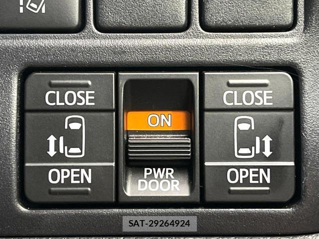 Toyota VOXY 2021-08 8548429-2