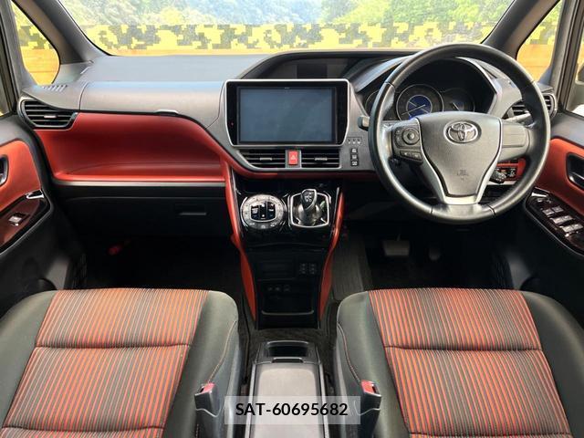 Toyota VOXY 2017-08 8548444-1