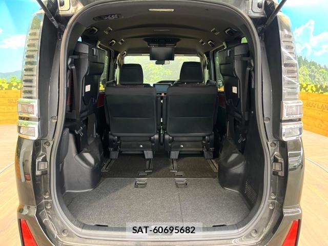 Toyota VOXY 2017-08 8548444-10