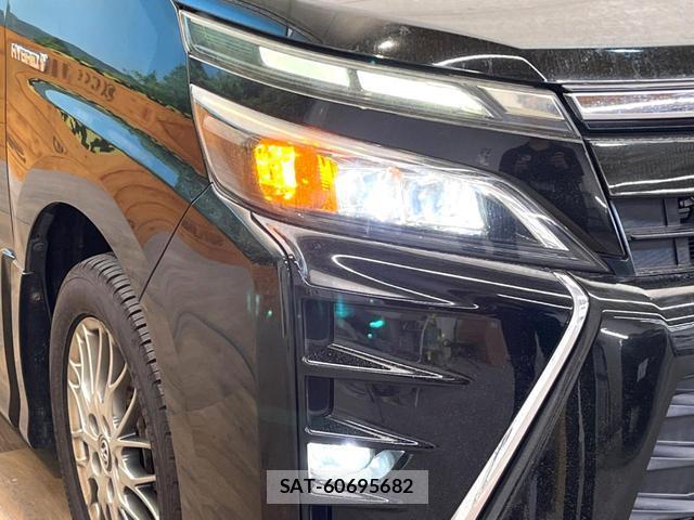 Toyota VOXY 2017-08 8548444-12