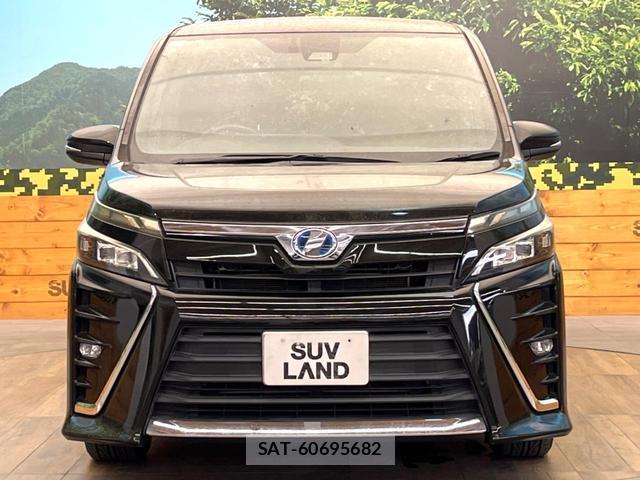 Toyota VOXY 2017-08 8548444-14