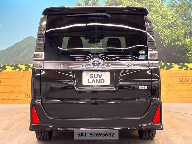 Toyota VOXY 2017-08 8548444-15