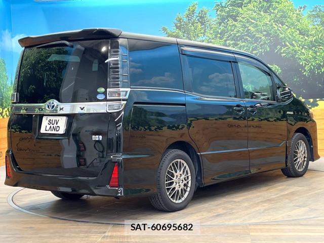 Toyota VOXY 2017-08 8548444-16