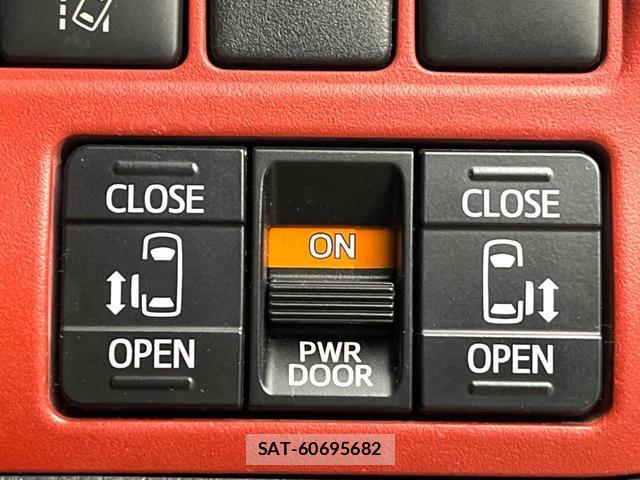 Toyota VOXY 2017-08 8548444-5