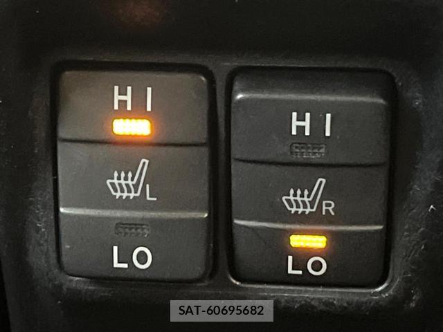 Toyota VOXY 2017-08 8548444-6