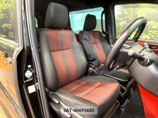 Toyota VOXY 2017-08 8548444-7