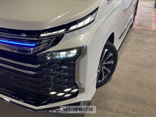 Toyota VOXY 2023-09 8549164-11
