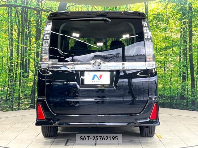Toyota VOXY 2016-02 8549433-15