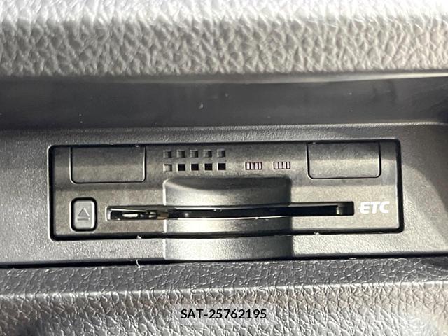 Toyota VOXY 2016-02 8549433-6
