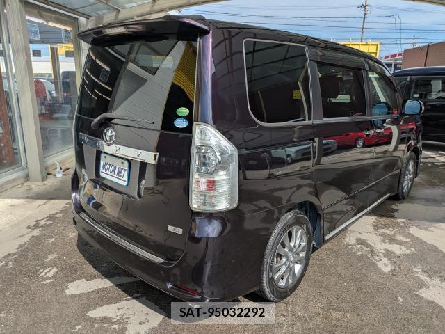 Toyota VOXY 2013-09 8549451-1