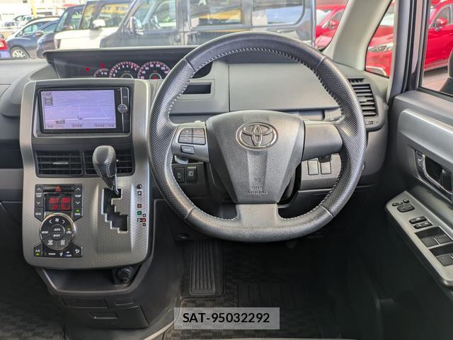 Toyota VOXY 2013-09 8549451-17