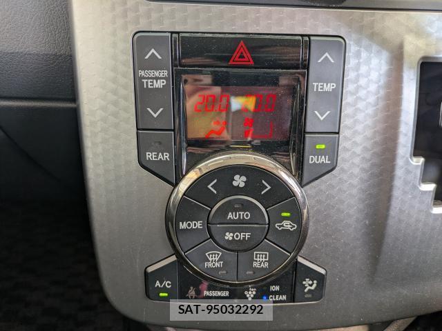 Toyota VOXY 2013-09 8549451-19