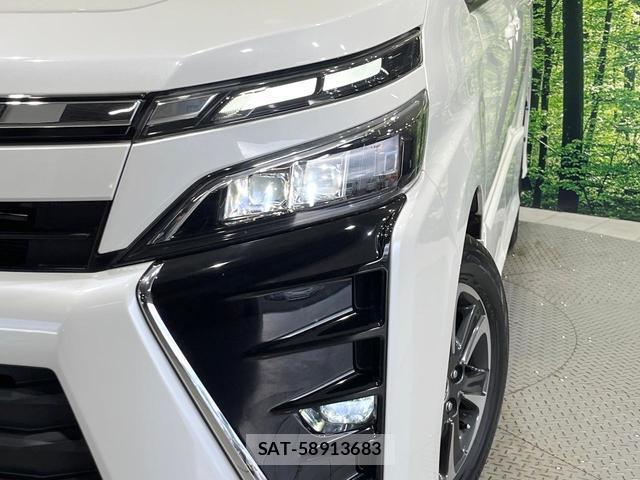 Toyota VOXY 2017-07 8549503-12