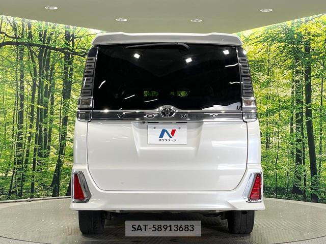 Toyota VOXY 2017-07 8549503-15