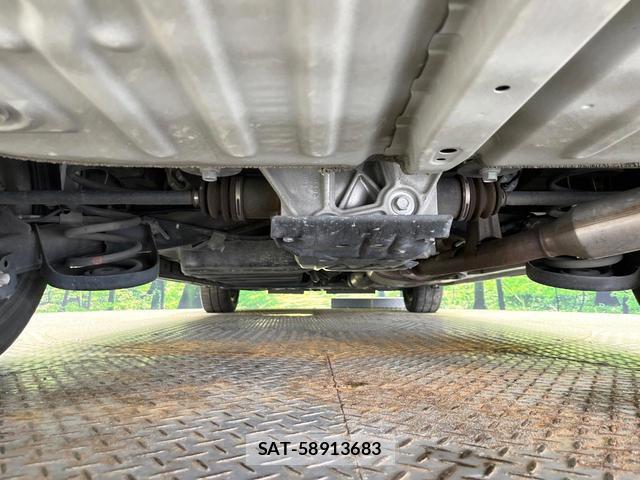Toyota VOXY 2017-07 8549503-18