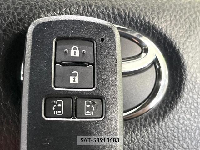 Toyota VOXY 2017-07 8549503-6