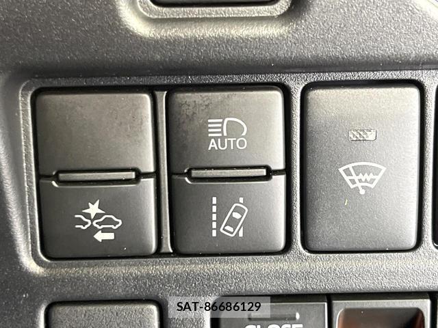 Toyota VOXY 2017-07 8549507-5