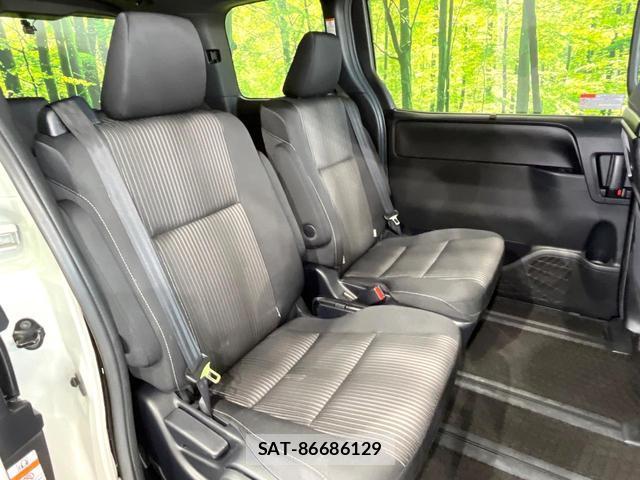 Toyota VOXY 2017-07 8549507-8