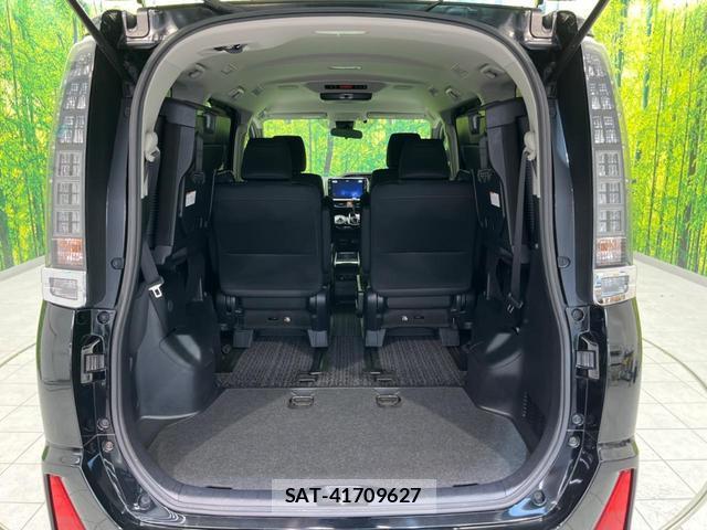 Toyota VOXY 2016-10 8549596-10