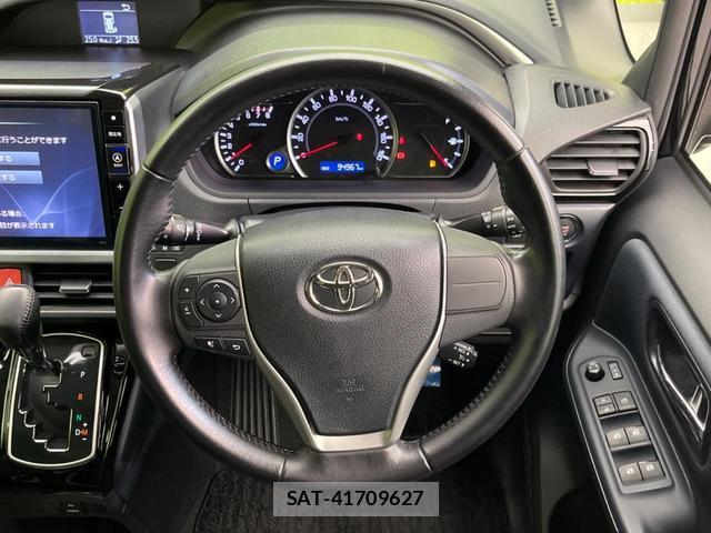 Toyota VOXY 2016-10 8549596-11