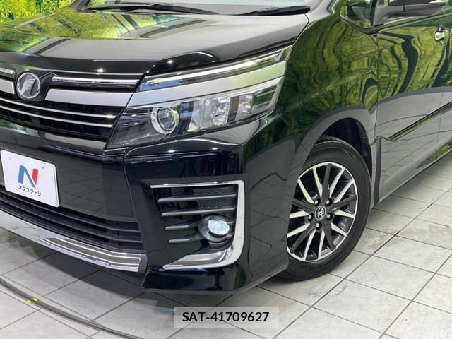 Toyota VOXY 2016-10 8549596-12